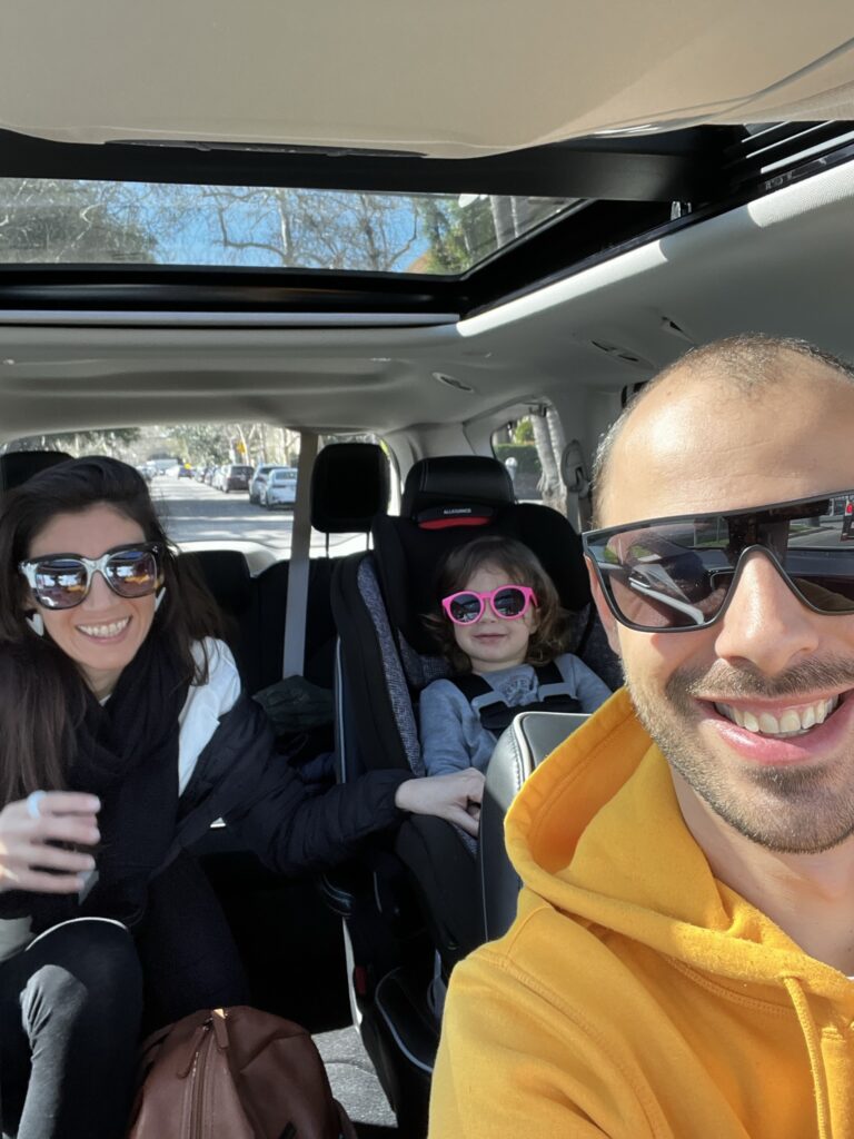 Auto a noleggio per viaggio on the road in famiglia